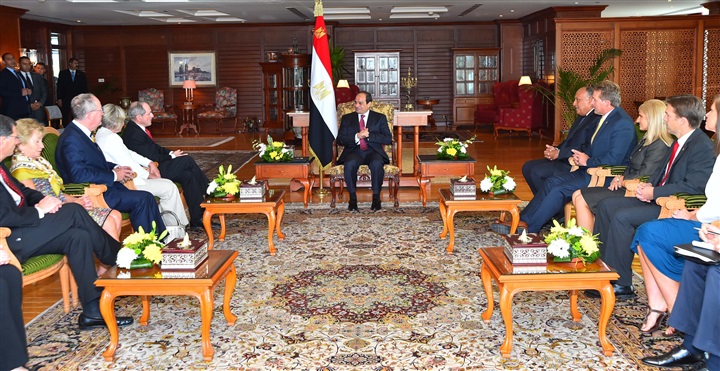 بالصور.. السيسي يستقبل وفدا من الأعضاء الجمهوريين بمجلس الشيوخ الأمريكي بشرم الشيخ بالصور.. السيسي يستقبل وفدا من الأعضاء الجمهوريين بمجلس الشيوخ الأمريكي بشرم الشيخ