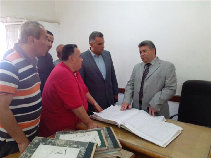 بالصور.. رئيس جامعة بنها يتفقد الدراسة بكلية التجارة