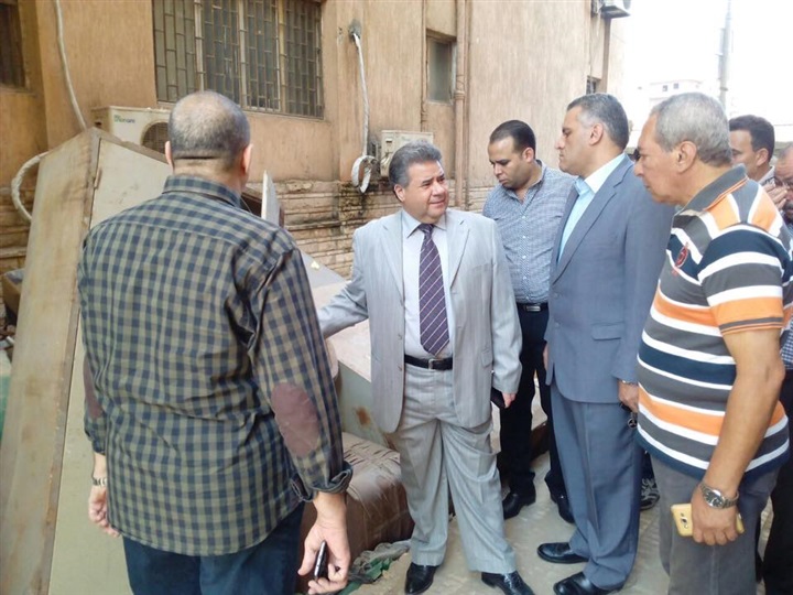 بالصور.. رئيس جامعة بنها يتفقد الدراسة بكلية التجارة
