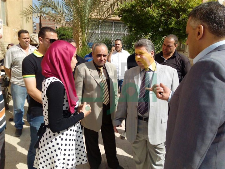 بالصور.. رئيس جامعة بنها يتفقد الدراسة بكلية التجارة
