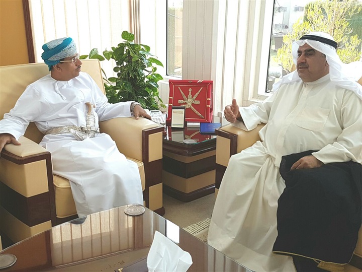بالصور.. وزير الإعلام العماني يستقبل رئيس تحرير جريدة الخليج الكويتية بالصور.. وزير الإعلام العماني يستقبل رئيس تحرير جريدة الخليج الكويتية