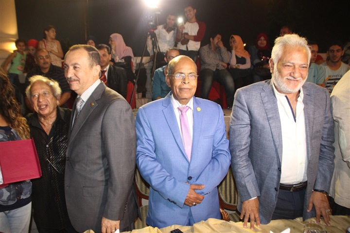 بالصور.. تكريم ايهاب توفيق ونجوم الفن بمناسبة ذكرى 6 أكتوبر