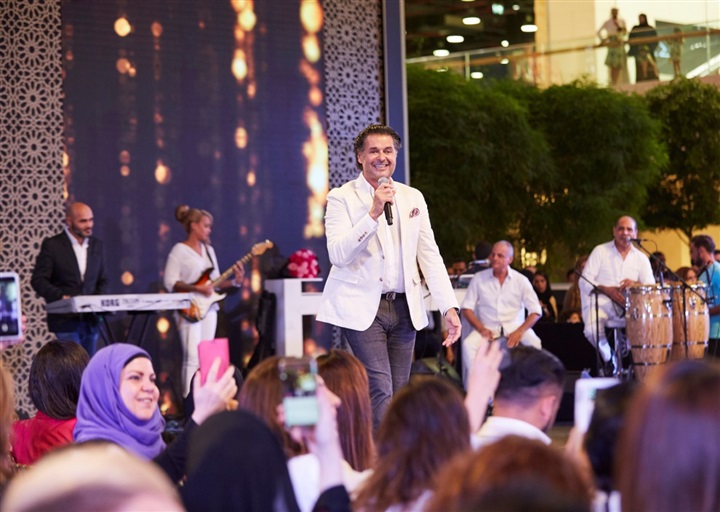 بالصور.. راغب علامة يتألق في "ياس مول للموضة" بأبوظبي بالصور.. راغب علامة يتألق في "ياس مول للموضة" بأبوظبي