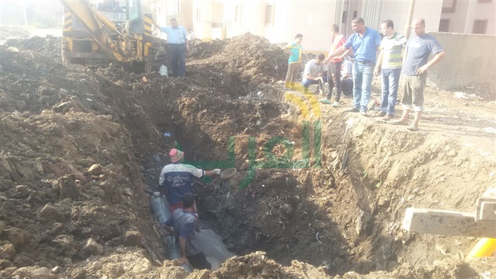 بالصور ..كسر مفاجئ في الخط الرئيسي بمنطقة وابور المياة بقليوب بالصور ..كسر مفاجئ في الخط الرئيسي بمنطقة وابور المياة بقليوب