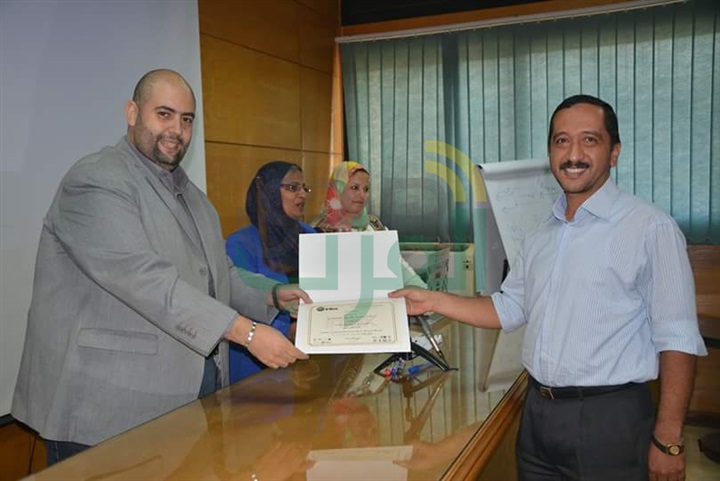  بالصور.. إنتهاء دورة  إدارة التغيير بمطار القاهرة الدولى