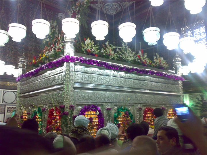 مقام سيدنا الحسين الذي به رأسه - رضي الله عنه مقام سيدنا الحسين الذي به رأسه - رضي الله عنه