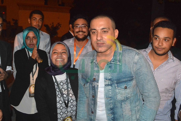 بالصور.. دياب يشعل حفل خريجي هندسة الإسكندرية بالصور.. دياب يشعل حفل خريجي هندسة الإسكندرية