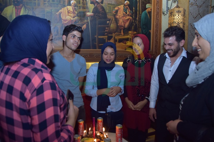 جمهور "محمد رشاد" يفاجئه في عيد ميلاده بالأسكندرية