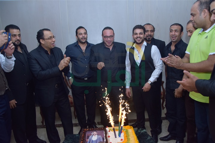 جمهور "محمد رشاد" يفاجئه في عيد ميلاده بالأسكندرية