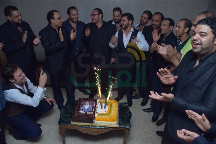 جمهور "محمد رشاد" يفاجئه في عيد ميلاده بالأسكندرية