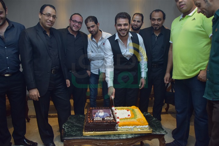 جمهور "محمد رشاد" يفاجئه في عيد ميلاده بالأسكندرية