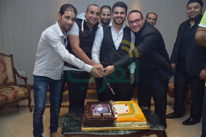 جمهور "محمد رشاد" يفاجئه في عيد ميلاده بالأسكندرية