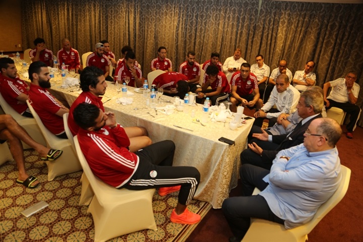 بالصور.. اقرأ رسالة وزير الشباب والرياضة للمنتخب أثناء زيارته لهم بالصور.. اقرأ رسالة وزير الشباب والرياضة للمنتخب أثناء زيارته لهم