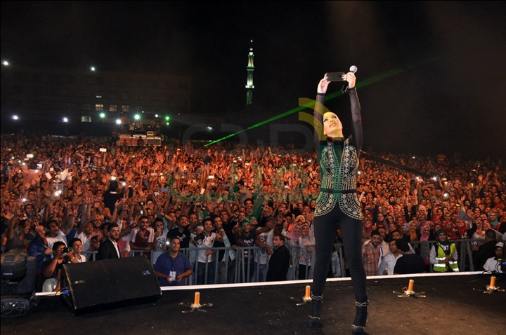 بالصور.. نيكول سابا ومحمد رشاد يشعلان حفل جامعة الدلتا