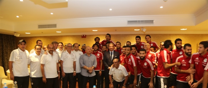بالصور.. اقرأ رسالة وزير الشباب والرياضة للمنتخب أثناء زيارته لهم بالصور.. اقرأ رسالة وزير الشباب والرياضة للمنتخب أثناء زيارته لهم