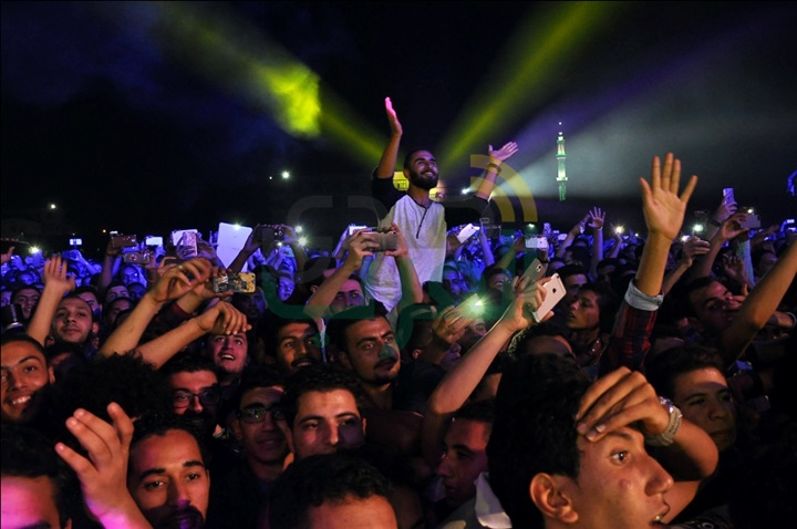 بالصور.. نيكول سابا ومحمد رشاد يشعلان حفل جامعة الدلتا
