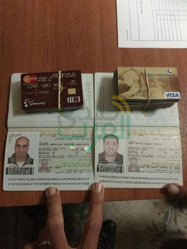 ضبط راكبين بحوزتهما 20 ألف دولار و46 فيزا قبل سفرهما لتركيا