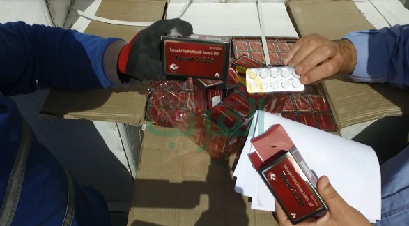 بالصور.. إحباط تهريب 21 مليون قرص مخدر إلى داخل البلاد