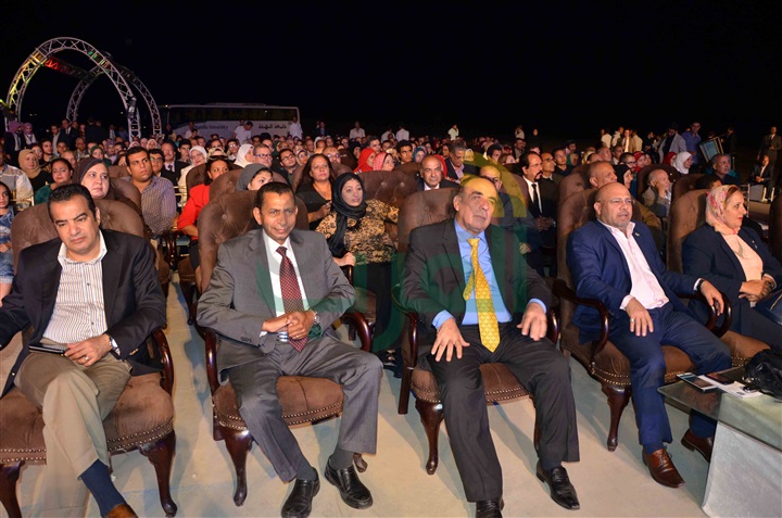 بالصور.. حفل تخريج طلاب جامعة النهضة بسفح الأهرامات بالصور.. حفل تخريج طلاب جامعة النهضة بسفح الأهرامات