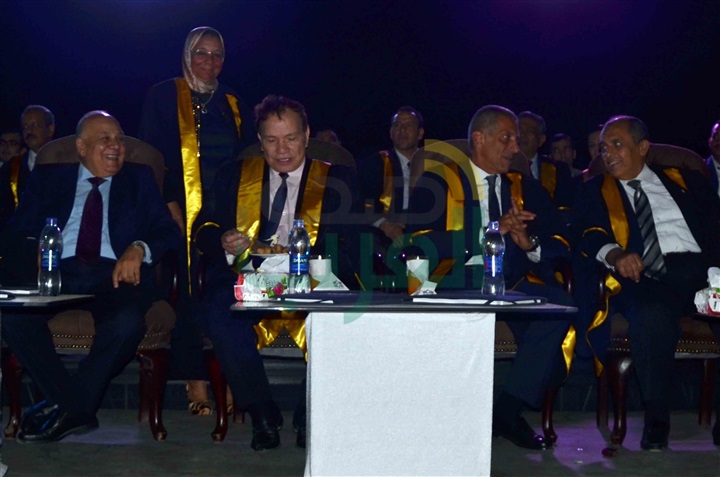 بالصور.. حفل تخريج طلاب جامعة النهضة بسفح الأهرامات بالصور.. حفل تخريج طلاب جامعة النهضة بسفح الأهرامات