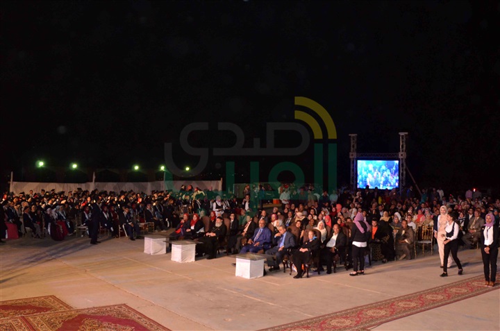 بالصور.. حفل تخريج طلاب جامعة النهضة بسفح الأهرامات بالصور.. حفل تخريج طلاب جامعة النهضة بسفح الأهرامات