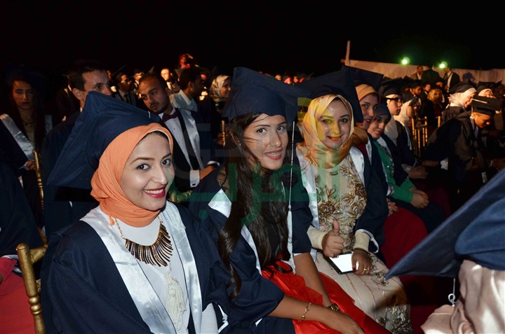بالصور.. حفل تخريج طلاب جامعة النهضة بسفح الأهرامات بالصور.. حفل تخريج طلاب جامعة النهضة بسفح الأهرامات
