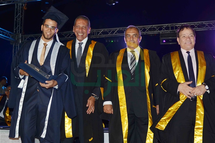 بالصور.. حفل تخريج طلاب جامعة النهضة بسفح الأهرامات بالصور.. حفل تخريج طلاب جامعة النهضة بسفح الأهرامات