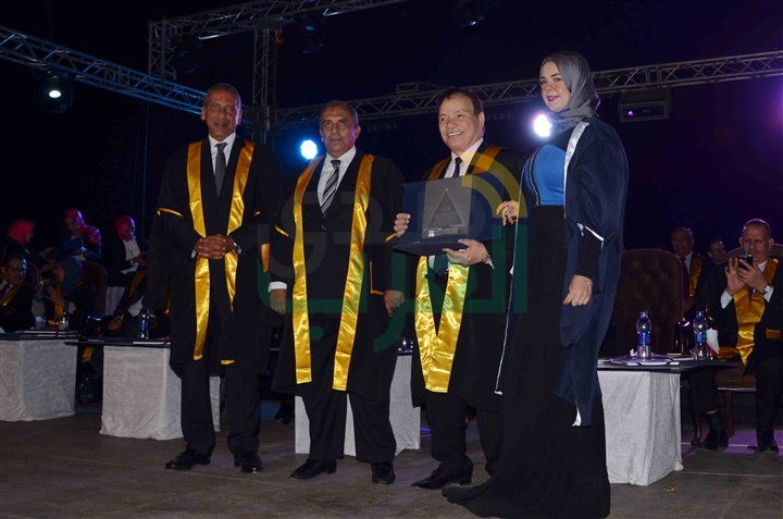 بالصور.. حفل تخريج طلاب جامعة النهضة بسفح الأهرامات بالصور.. حفل تخريج طلاب جامعة النهضة بسفح الأهرامات