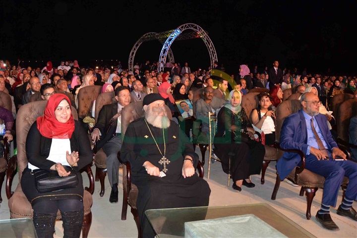 بالصور.. حفل تخريج طلاب جامعة النهضة بسفح الأهرامات بالصور.. حفل تخريج طلاب جامعة النهضة بسفح الأهرامات