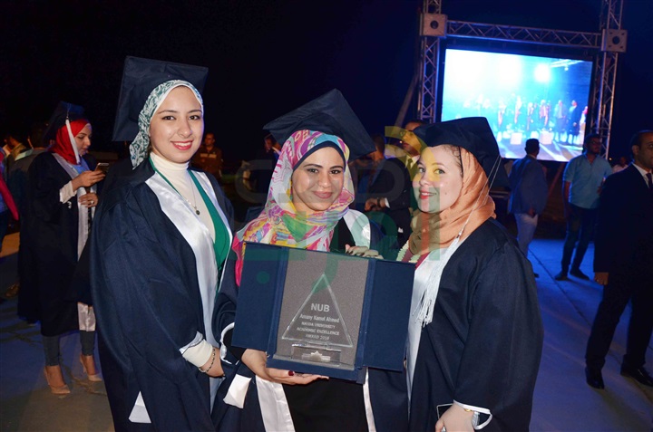 بالصور.. حفل تخريج طلاب جامعة النهضة بسفح الأهرامات بالصور.. حفل تخريج طلاب جامعة النهضة بسفح الأهرامات