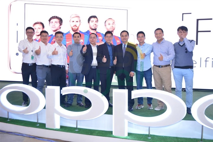 بالصور .. جنات تفتتح أولى فقرات حفل إطلاق موبايل oppo الجديد بحضور نجوم الفن و الرياضة بالصور .. جنات تفتتح أولى فقرات حفل إطلاق موبايل oppo الجديد بحضور نجوم الفن و الرياضة