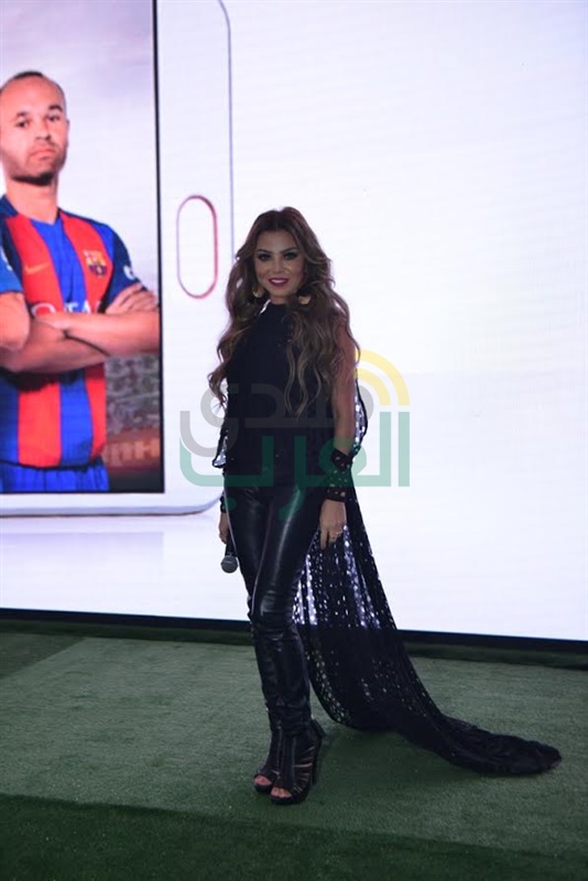 بالصور .. جنات تفتتح أولى فقرات حفل إطلاق موبايل oppo الجديد بحضور نجوم الفن و الرياضة بالصور .. جنات تفتتح أولى فقرات حفل إطلاق موبايل oppo الجديد بحضور نجوم الفن و الرياضة