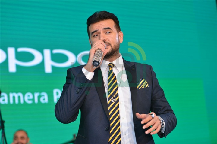 بالصور.. ساموزين يشعل آخر فقرات حفل إطلاق موبايل "oppo" الجديد