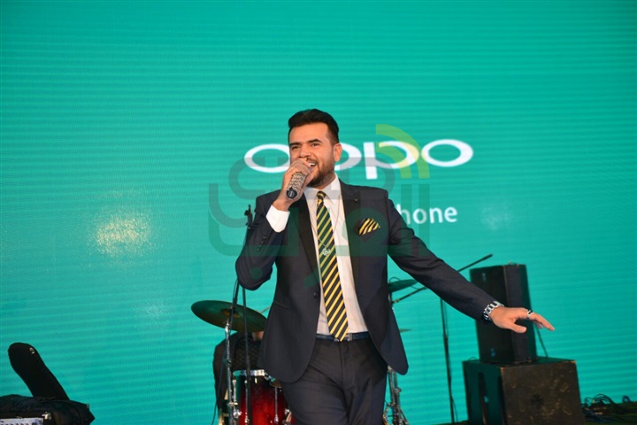 بالصور.. ساموزين يشعل آخر فقرات حفل إطلاق موبايل "oppo" الجديد