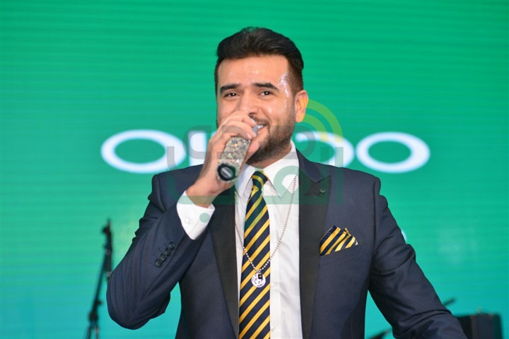 بالصور.. ساموزين يشعل آخر فقرات حفل إطلاق موبايل "oppo" الجديد