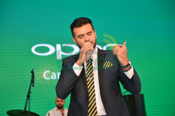 بالصور.. ساموزين يشعل آخر فقرات حفل إطلاق موبايل "oppo" الجديد