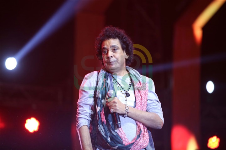 بالصور.. منير يشعل حفل جامعة مصر وسط تفاعل جماهيري كبير بالصور.. منير يشعل حفل جامعة مصر وسط تفاعل جماهيري كبير