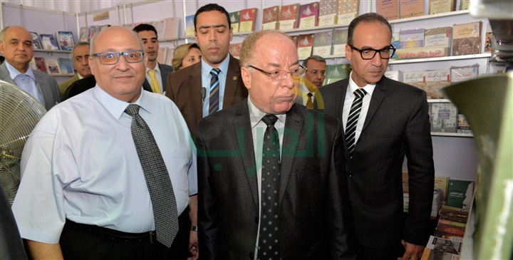 بالصور.. وزير الثقافة يفتتح معرض "مصر أرض الأديان" بجامعة عين شمس