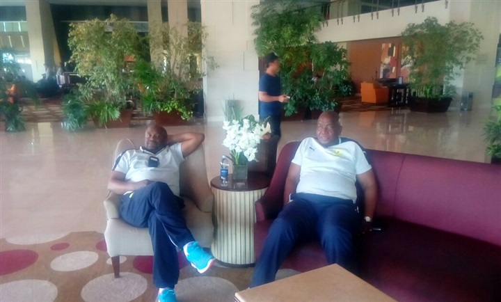 بالصور.. وزير الرياضة الجنوب أفريقي يؤازر صن دوانز أمام الزمالك