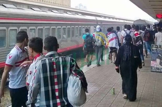 بالصور.. وزير الرياضة الجنوب أفريقي يؤازر صن دوانز أمام الزمالك