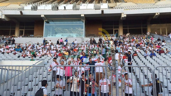 بالصور.. جماهير الزمالك تغزو ستاد برج العرب 