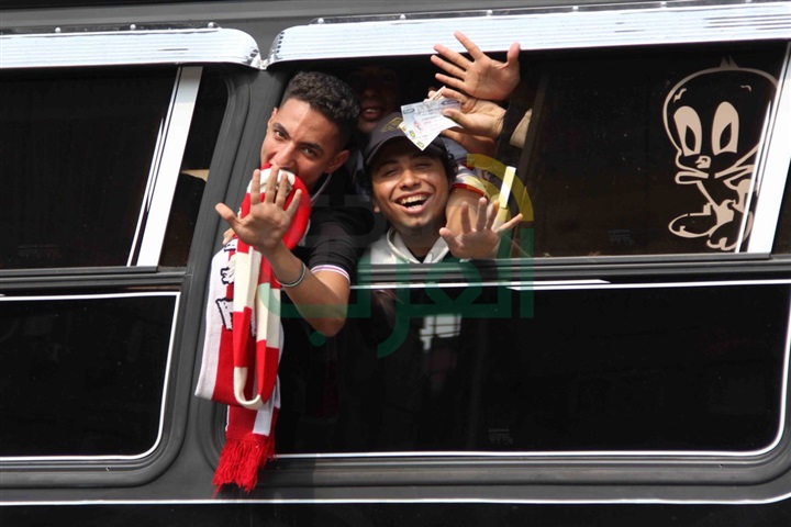 بالصور.. جماهير الزمالك تغزو ستاد برج العرب 