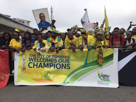 بالفيديو والصور.. استقبال أسطوري لصن داونز بجنوب أفريقيا 