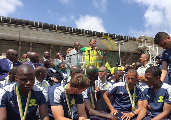 بالفيديو والصور.. استقبال أسطوري لصن داونز بجنوب أفريقيا 