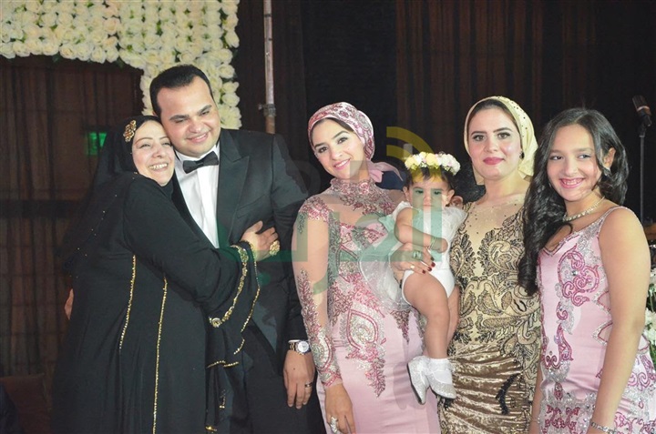 بالصور.. حكيم وحماقى وأوكسانا يشعلون زفاف محمد وندى بالصور.. حكيم وحماقى وأوكسانا يشعلون زفاف محمد وندى