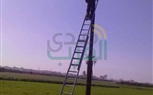 بالصور.. صيانة وإنارة أعمدة الكهرباء بـ