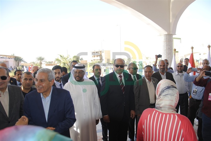  وزيرا الصناعة والزراعة ومحافظ مطروح وسفير الامارات يفتتحون مكتبة   