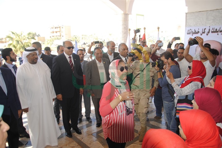  وزيرا الصناعة والزراعة ومحافظ مطروح وسفير الامارات يفتتحون مكتبة   