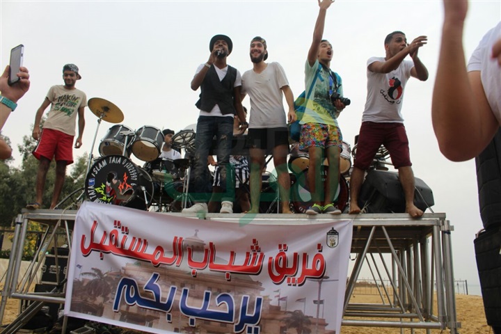بالصور..طلاب جامعة القاهرة فى حفل غنائى على شواطئ "السخنة" بالصور..طلاب جامعة القاهرة فى حفل غنائى على شواطئ "السخنة"