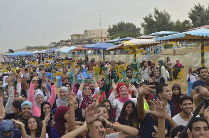 بالصور..طلاب جامعة القاهرة فى حفل غنائى على شواطئ "السخنة" بالصور..طلاب جامعة القاهرة فى حفل غنائى على شواطئ "السخنة"